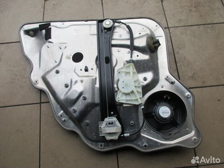 Стеклоподъемник задний правый w221 S-class 272