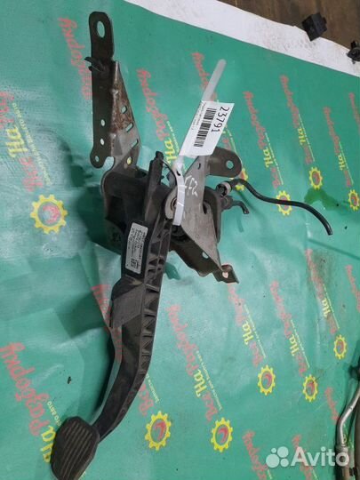 Педаль сцепления Ford Focus 2 седан 1.8