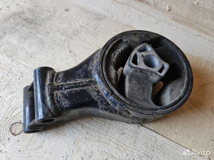 Опора (подушка) двигателя Chevrolet Cruze 1.6