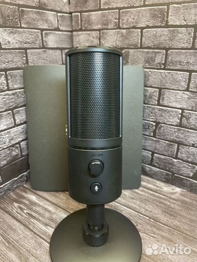 Микрофон Razer Seiren X настольный