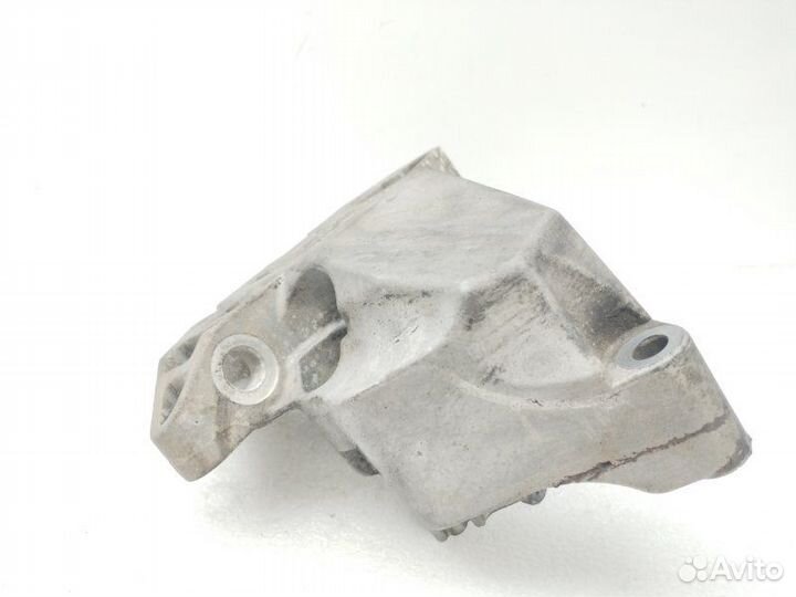 Кронштейн двигателя правый Volkswagen Golf 5 2.0