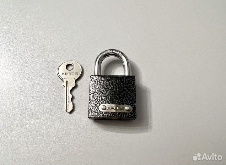 Замок замочек маленький с ключом