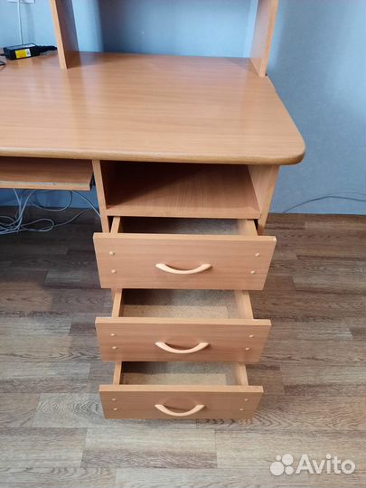 Компьютерный стол