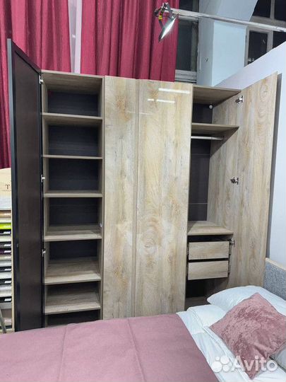 Шкаф в наличии с зеркалом