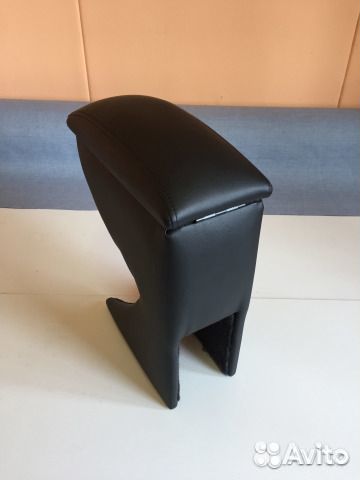 Подлокотник Nissan Almera 2012