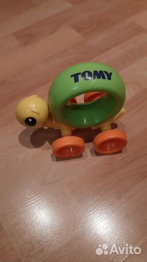 Продам игрушку tomy в хорошем состоянии