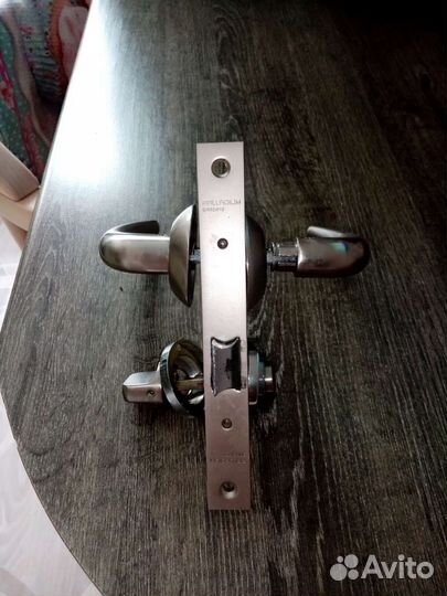 Двернои замок