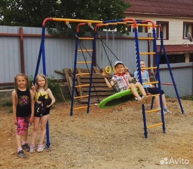 Уличная площадка для большой семьи