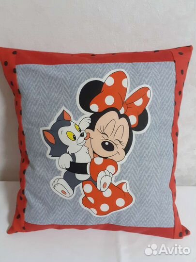 Подушки Микки и Минни Маус