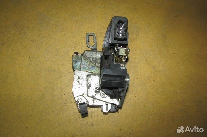 Замок правой двери BMW E36 Coupe Рестайлинг