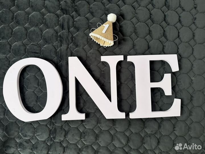 Буквы one на годик