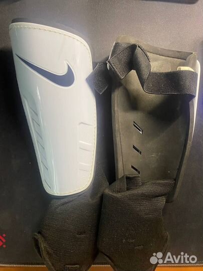 Щитки футбольные Nike