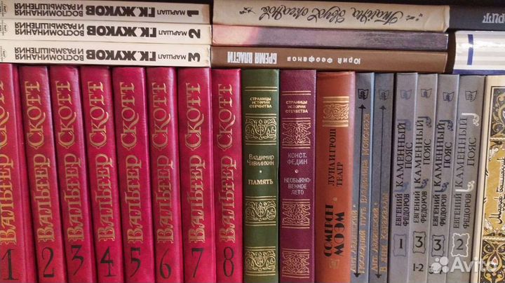 Книги разные много