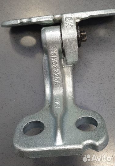 Петля двери