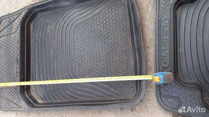 Автомобильные коврики резиновые универсальные