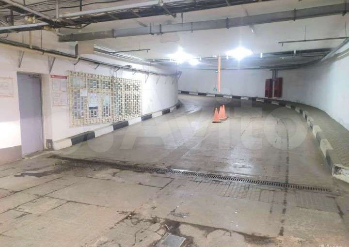 Машиноместо, 30 м²