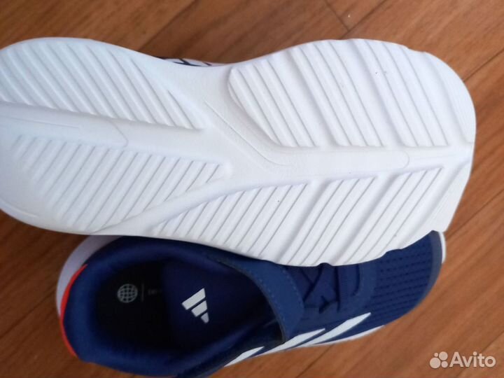 Кроссовки Adidas новые