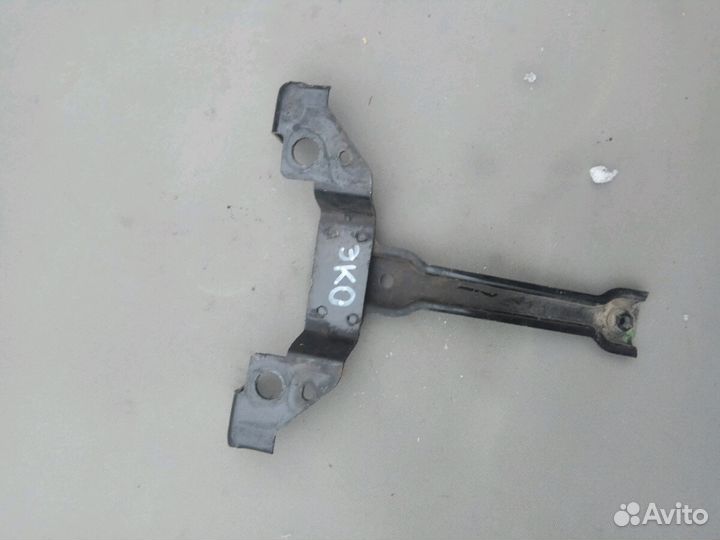 Кронштейн защёлки капота Форд Экоспорт