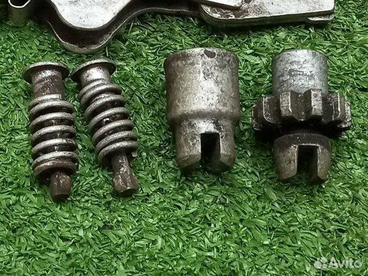 Механизм стояночного тормоза левый Land Rover