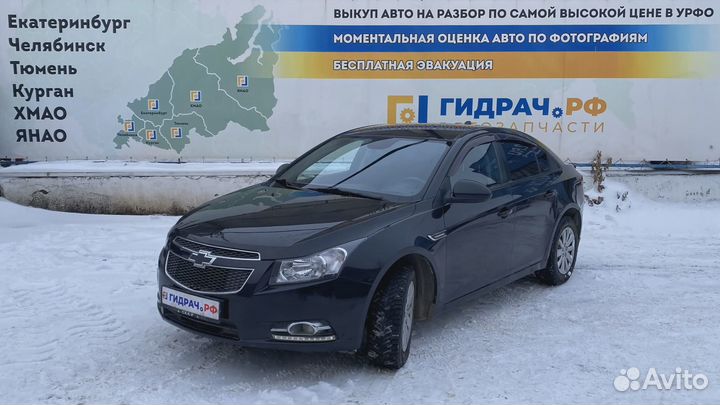 Обшивка стойки задней правой нижняя Chevrolet Cruz