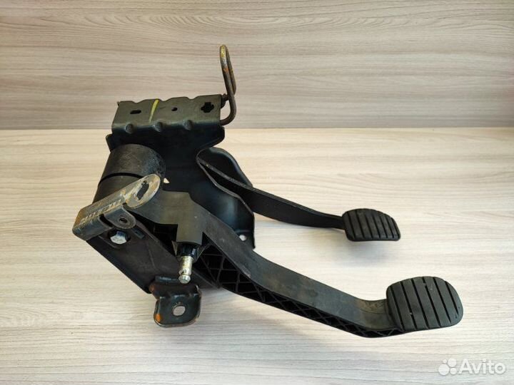 Блок педалей Renault Duster