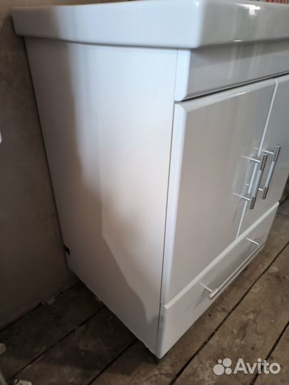 Продам тумбу с раковиной. Смеситель в комплекте