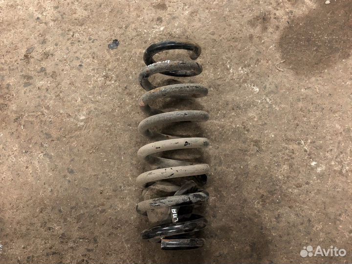 Suzuki grand vitara пружина задняя