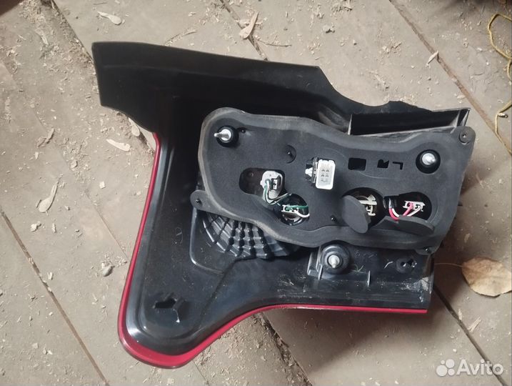 Фонарь Toyota Fielder NKE165 G 2013