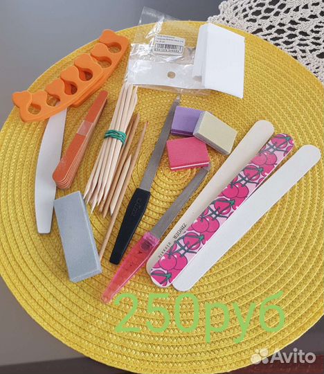 Лаки, блески, наклейки, пилки