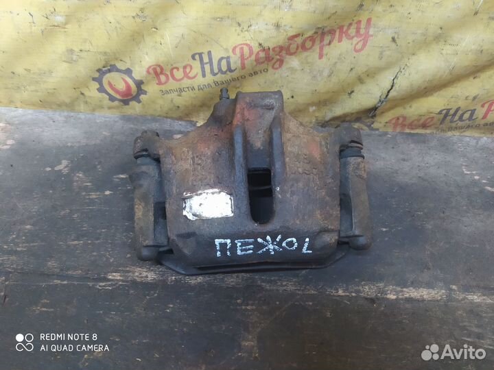 Суппорт передний правый Peugeot 206