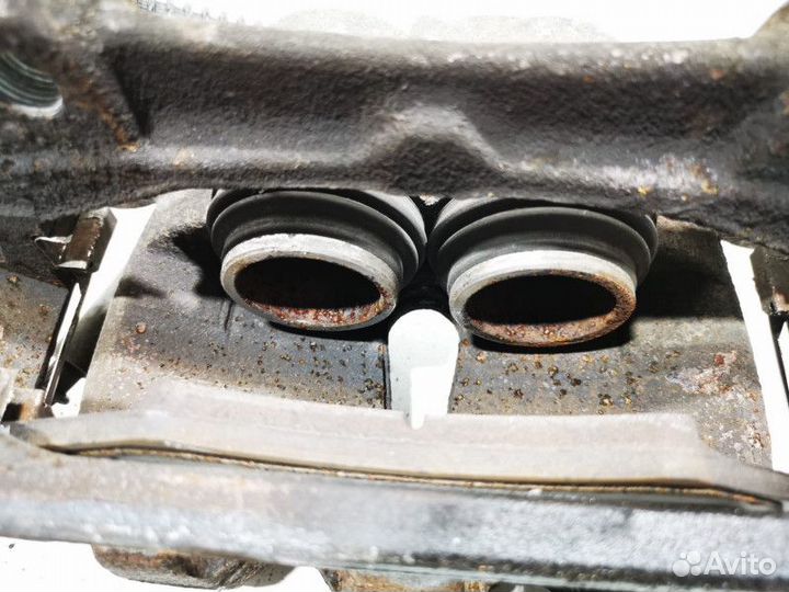 Суппорт тормозной передний правый Land Rover