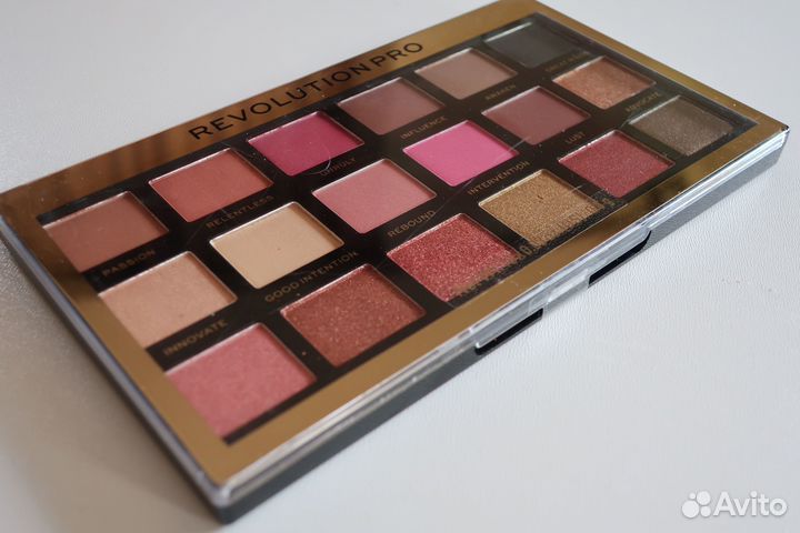 Палетка теней Revolution PRO Regeneration Palette
