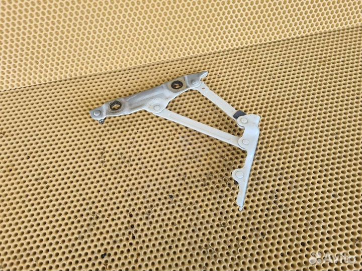 Петля багажника задняя левая Infiniti M25 M37 M56