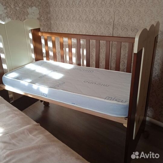 Детская кроватка с матрасом