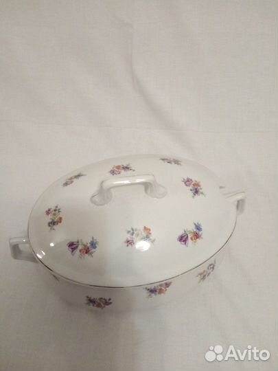 Супница фарфоровая