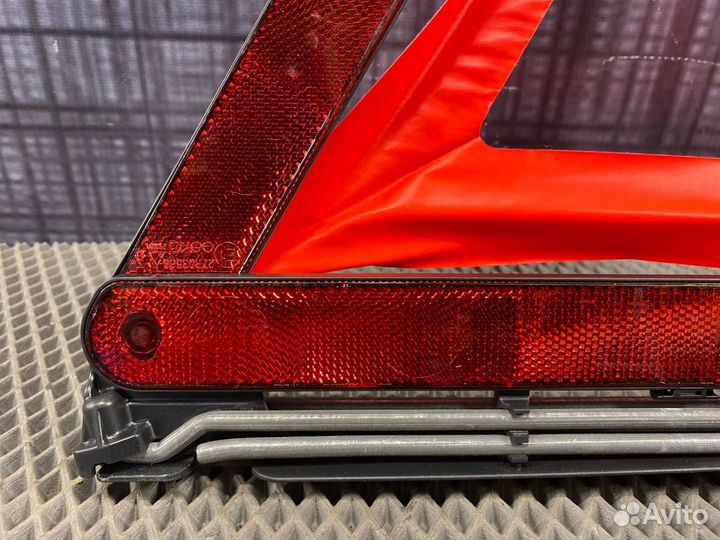 Знак аварийной остановки Audi Allroad C5 BES 2004