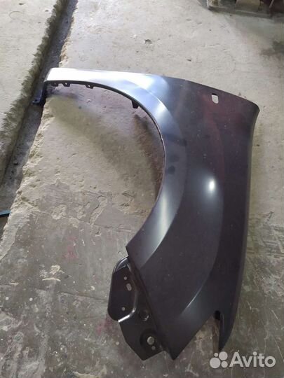 Переднее правое крыло логан 2 logan 2