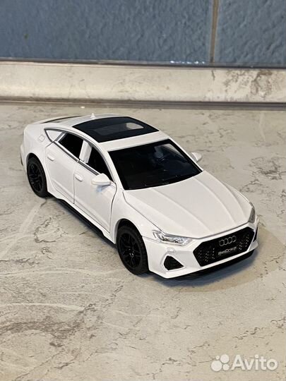 Модель автомобиля инерционный 1:32 Audi RS7