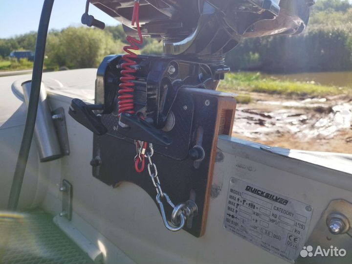 Лодка с мотором