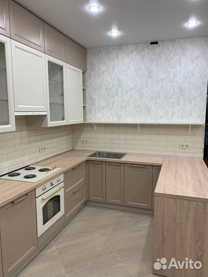 Угловая кухня под потолок на заказ