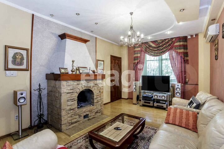 Дом 292,4 м² на участке 18 сот.