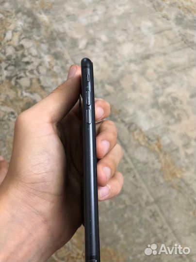 Телефон iPhone 8 64 gb