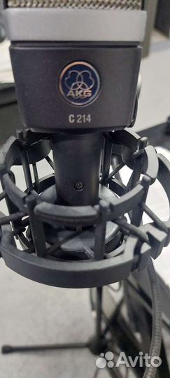Студийный микрофон akg c214