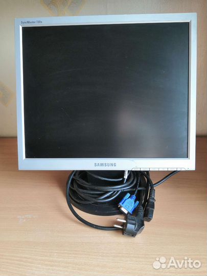 Монитор Samsung SyncMaster 720N