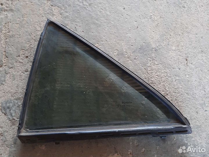 Стекло двери перед зад левое Toyota Camry V50