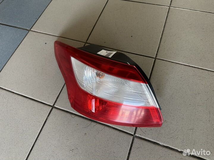 Фонарь задний левый наружный Форд Фокус 3