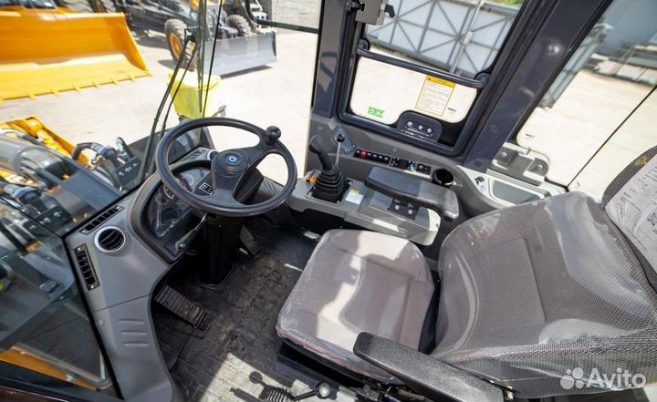 Фронтальный погрузчик XCMG LW330FN, 2023