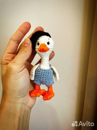 Гусёнок малыш вязаный