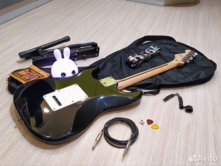 Электрогитара Fender + Ремень, Кабель, Чехол и т.д