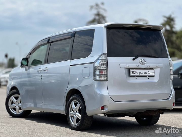 Toyota Voxy 2.0 CVT, 2012, 225 000 км